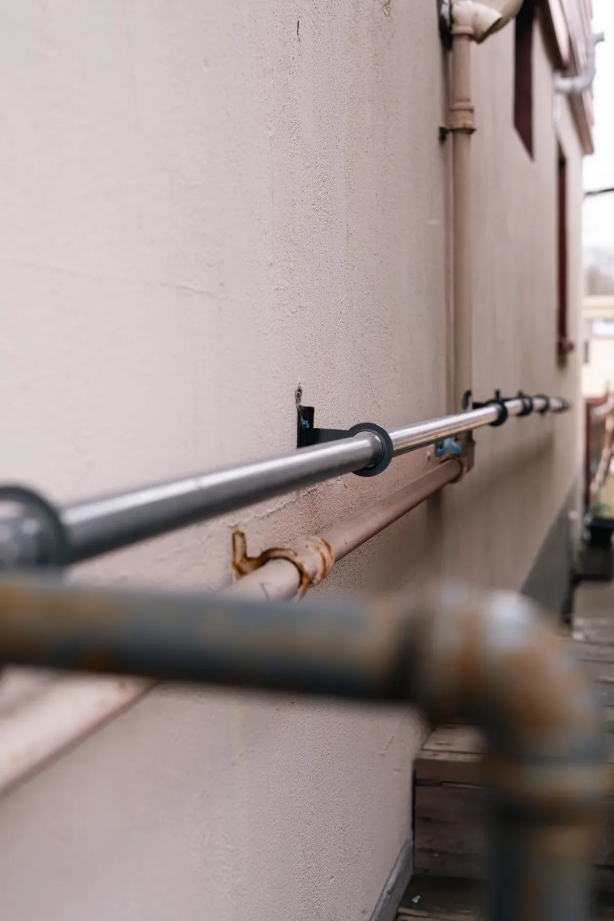 Exterior gas-line installation routed along a building wall